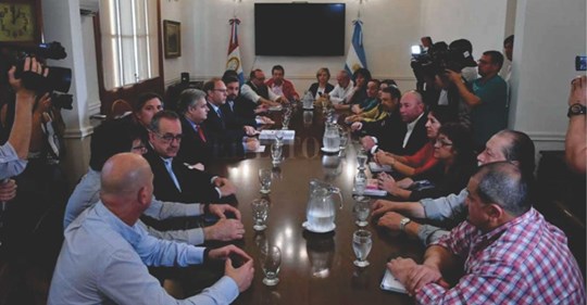 AMSAFE y otros gremios estatales se reunieron con el gobierno provincial AMSAFE y otros gremios estatales se reunieron con el gobierno provincial