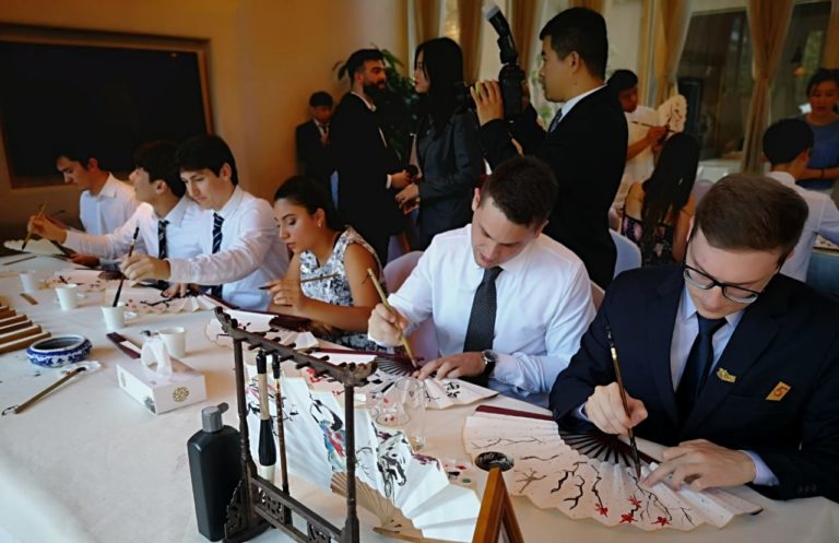 Estudiante Rosarino se capacitó en China, como parte del programa de Huawei que beca talentos argentinos Estudiante Rosarino se capacitó en China, como parte del programa de Huawei que beca talentos argentinos