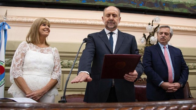Juró Omar Perotti: «A las crisis se las enfrenta, no se las llora», sostuvo el flamante gobernador de Santa Fe Juró Omar Perotti: «A las crisis se las enfrenta, no se las llora», sostuvo el flamante gobernador de Santa Fe