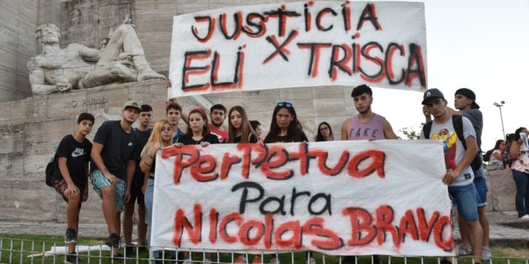 #JusticiaPorElíasTrisca: Familiares y amigos marcharon pidiendo justicia por el joven asesinado en Puerto San Martín #JusticiaPorElíasTrisca: Familiares y amigos marcharon pidiendo justicia por el joven asesinado en Puerto San Martín