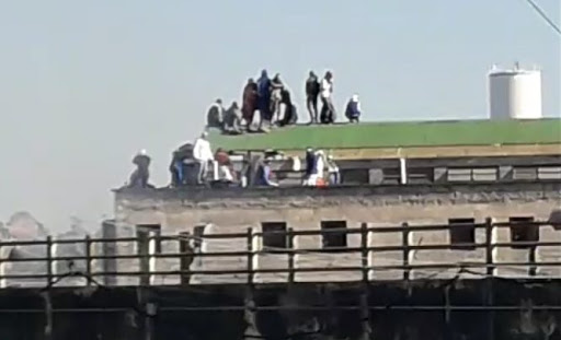 Videos: Graves disturbios en las cárceles de Coronda y Santa Fe por temor al #Coronavirus Videos: Graves disturbios en las cárceles de Coronda y Santa Fe por temor al #Coronavirus