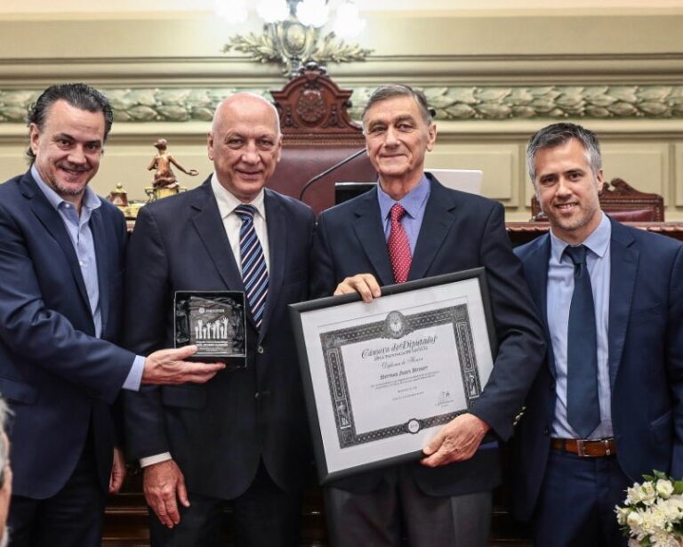 Reconocimiento: Mensajes de respeto de todo el arco político ante la muerte de Hermes Binner Reconocimiento: Mensajes de respeto de todo el arco político ante la muerte de Hermes Binner