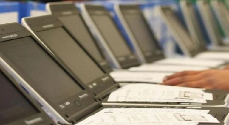 Perotti autorizó entrega a docentes santafesinos de Notebooks de los programas nacionales Perotti autorizó entrega a docentes santafesinos de Notebooks de los programas nacionales