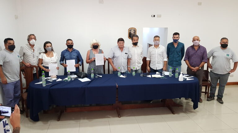 BUYATTI: Cinco Diputados junto al SOEA harán gestiones provinciales y nacionales en defensa de estos compañeros BUYATTI: Cinco Diputados junto al SOEA harán gestiones provinciales y nacionales en defensa de estos compañeros