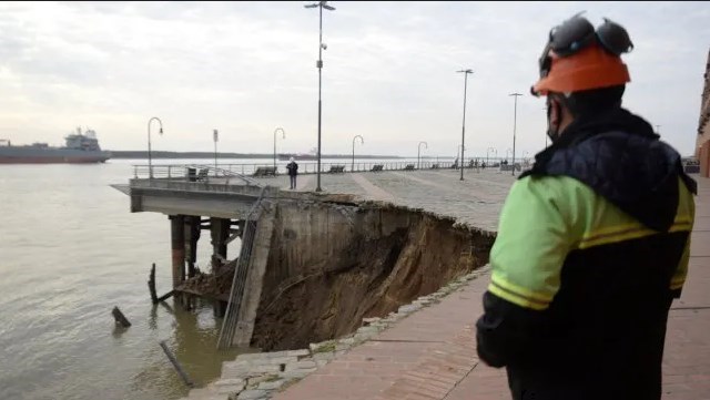 Se desmoronó la barranca del Parque España y podría extenderse. ¿Qué determinaron los inspectores? Se desmoronó la barranca del Parque España y podría extenderse. ¿Qué determinaron los inspectores?