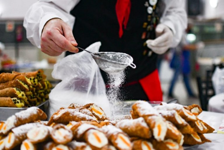 Colectividades: Con 12 mil platos vendidos, «Sabores del mundo en casa» tuvo exitoso comienzo en 2021 Colectividades: Con 12 mil platos vendidos, «Sabores del mundo en casa» tuvo exitoso comienzo en 2021