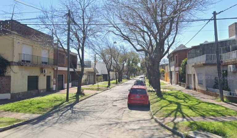 Balacera mafiosa en zona norte: dejan mensaje narco en una camioneta