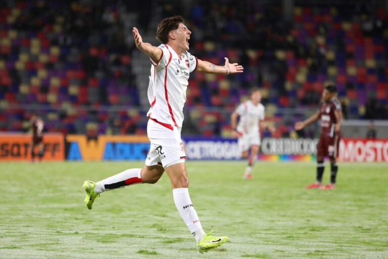Goleador para rato: Scarpeccio renovó con la Lepra Goleador para rato: Scarpeccio renovó con la Lepra