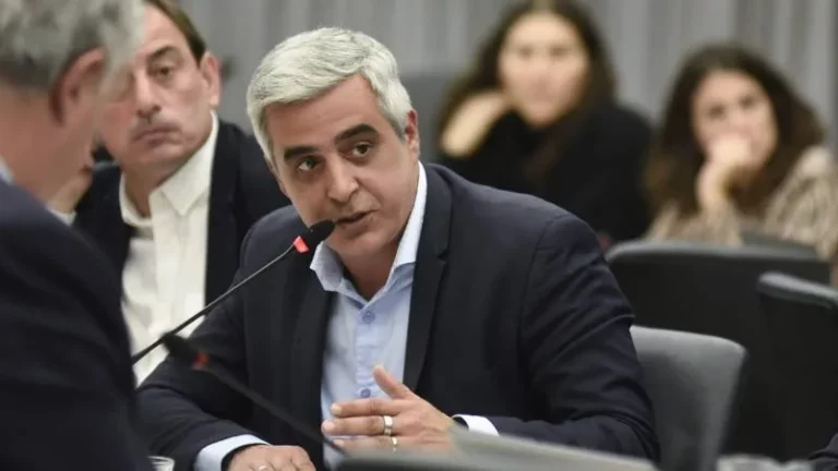 La UNR aclaró la polémica de Milei tras la proyección de un documental sobre Palestina: Bartolacci ordenó iniciar una investigación administrativa La UNR aclaró la polémica de Milei tras la proyección de un documental sobre Palestina: Bartolacci ordenó iniciar una investigación administrativa